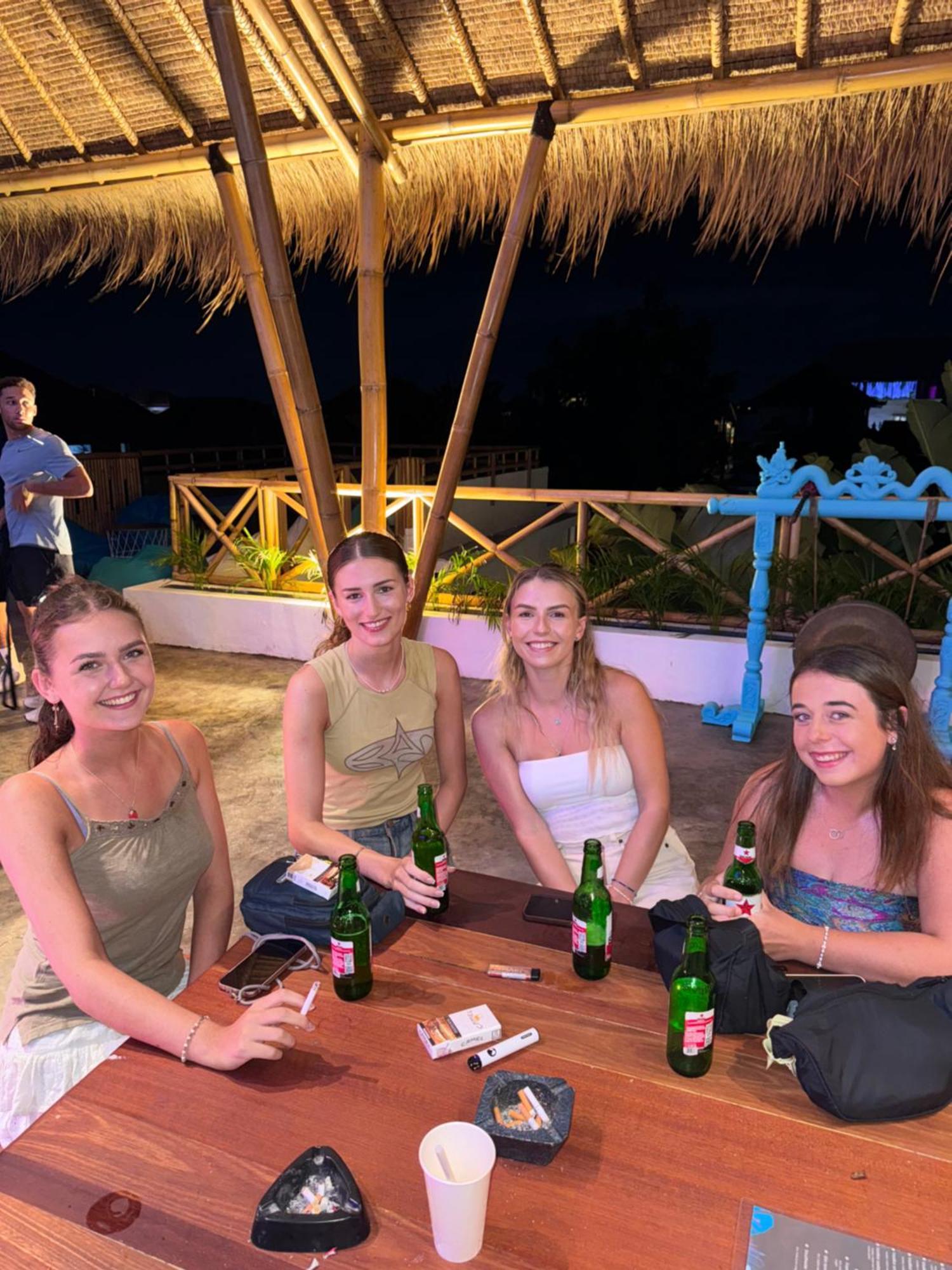 Canggu Central Hostel Dış mekan fotoğraf
