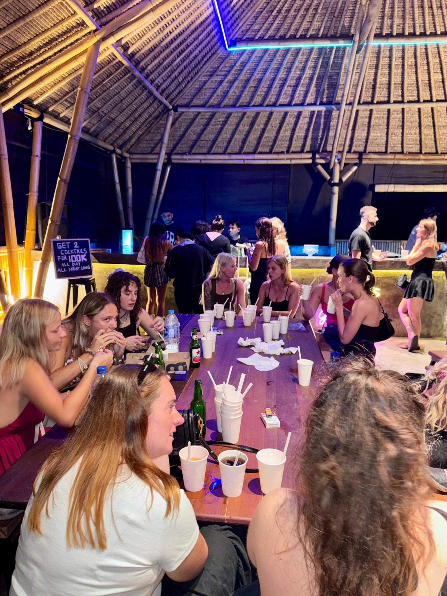 Canggu Central Hostel Dış mekan fotoğraf