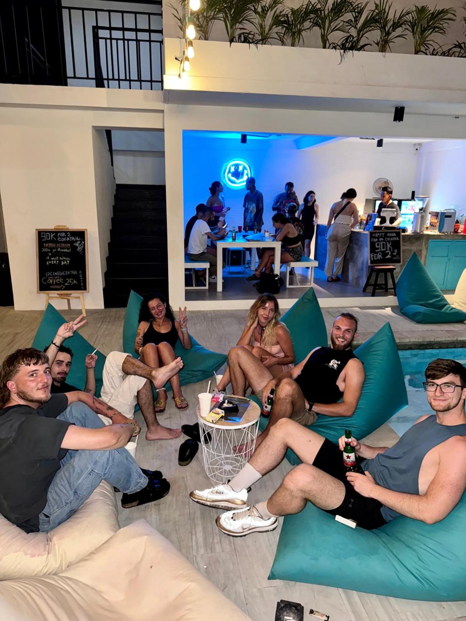 Canggu Central Hostel Dış mekan fotoğraf