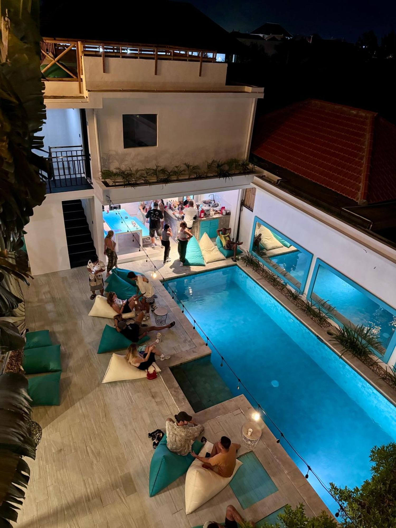Canggu Central Hostel Dış mekan fotoğraf